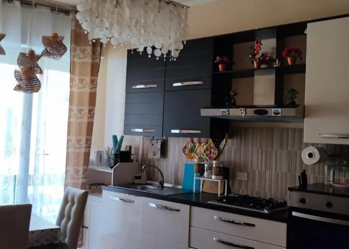 Azzurra Holiday Home - 850 M Al Mare - 75 Mq - Balconata Vivibile - Wi-Fi - Pay Tv Gratis - Posteggio Auto Condominiale Non Assegnato