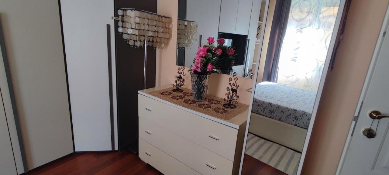 Apartment Azzurra Home: Seaside Retreat With Wi-fi And Balcony