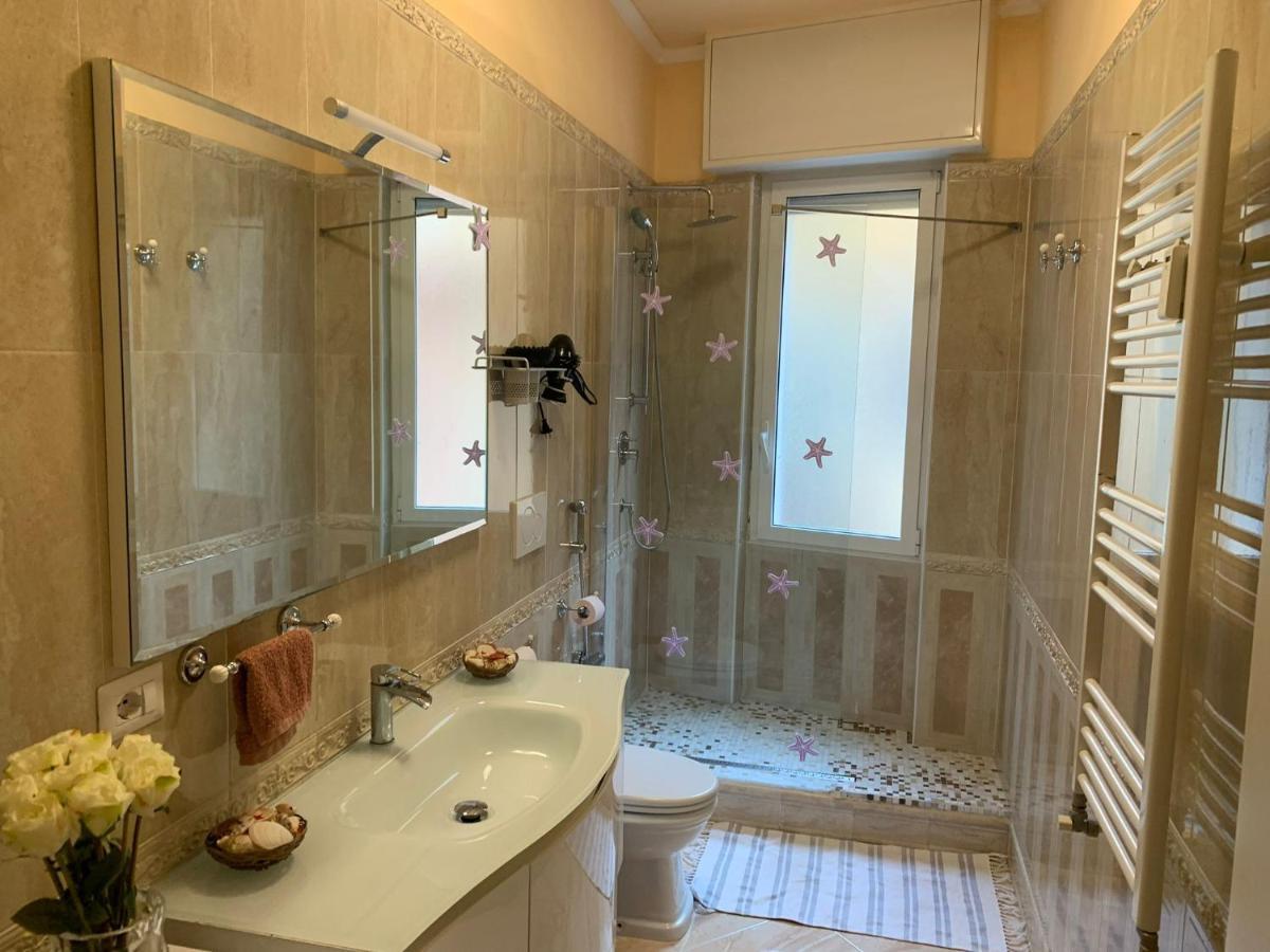 Apartment Azzurra - 850 M Al Mare - 75 Mq - Balconata Vivibile - Wi-fi - Pay Tv Gratis - Posteggio Auto Condominiale Non Assegnato